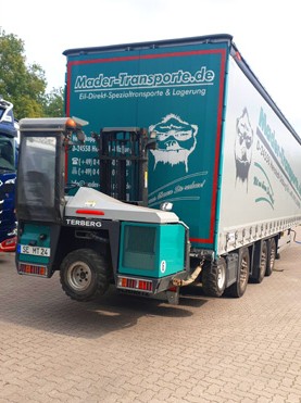 Sattelzug mit Mitnahmestapler – Mader Transporte Spedition Henstedt-Ulzburg